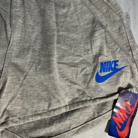 Vintage Nike Women's Grey Shorts, NEW WITH TAGS, Sz XL - Picture 2 of 9